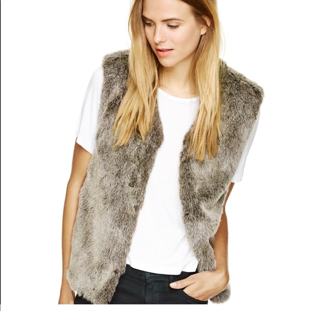 NWOT Aritzia faux fur vest